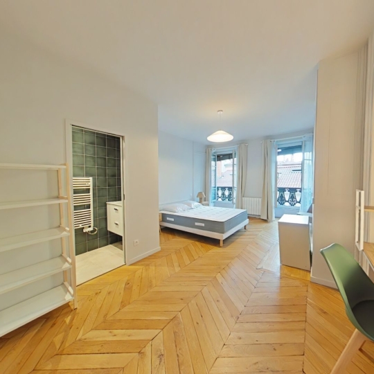  Annonces ST CYR : Appartement | LYON (69001) | 133 m2 | 2 600 € 