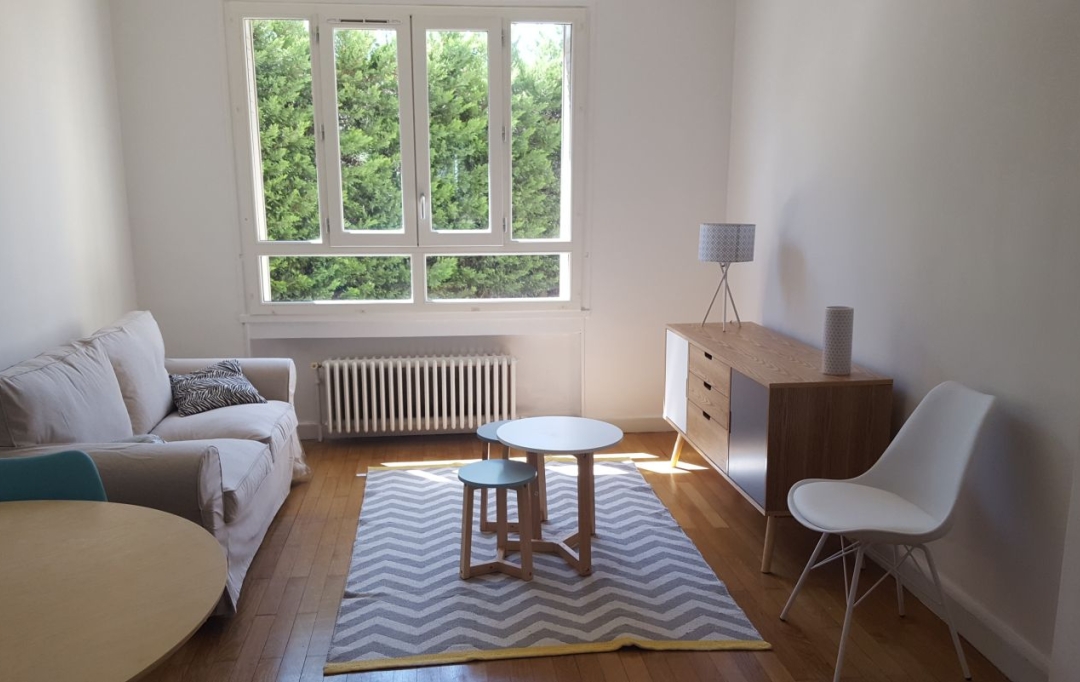 Annonces ST CYR : Appartement | LYON (69006) | 49 m2 | 772 € 