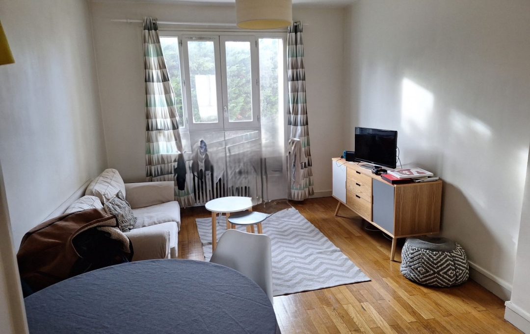 Annonces ST CYR : Appartement | LYON (69006) | 49 m2 | 772 € 