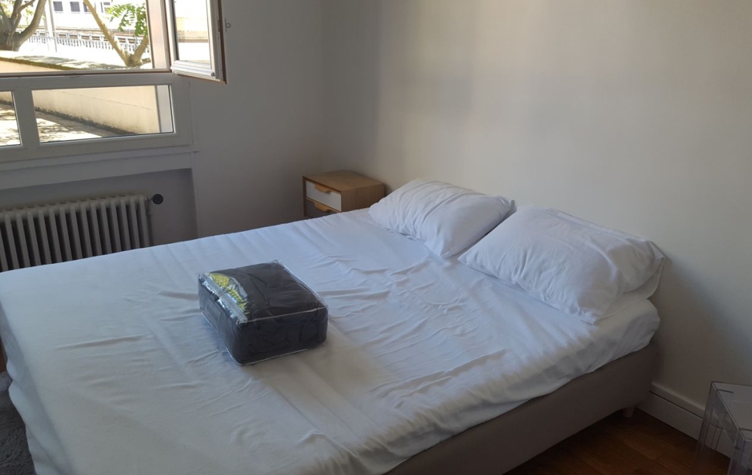 Annonces ST CYR : Appartement | LYON (69006) | 49 m2 | 772 € 