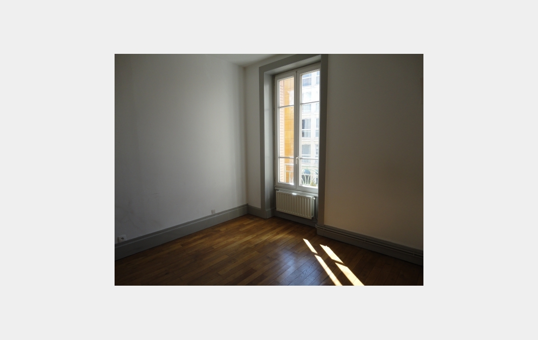 Annonces ST CYR : Appartement | LYON (69008) | 39 m2 | 690 € 