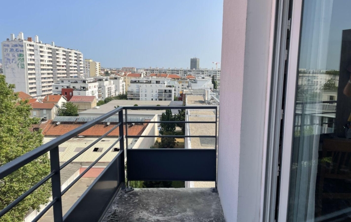 Studio   LYON  24 m2 95 000 € 